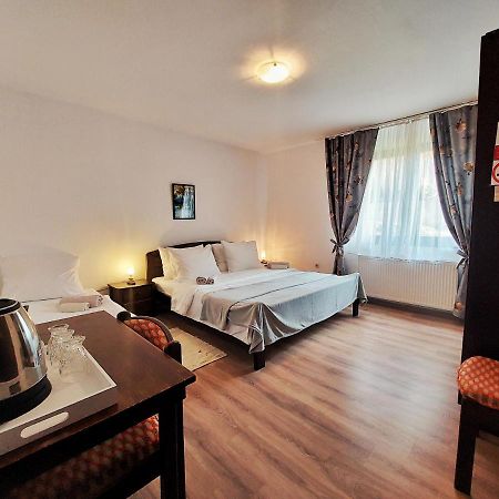 Lazy Bear Hotel Йезерце Екстериор снимка