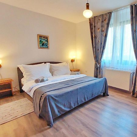 Lazy Bear Hotel Йезерце Екстериор снимка