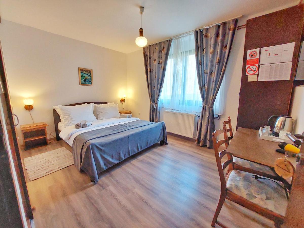 Lazy Bear Hotel Йезерце Екстериор снимка