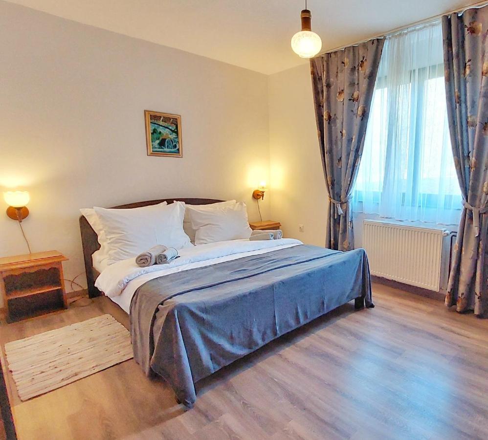 Lazy Bear Hotel Йезерце Екстериор снимка
