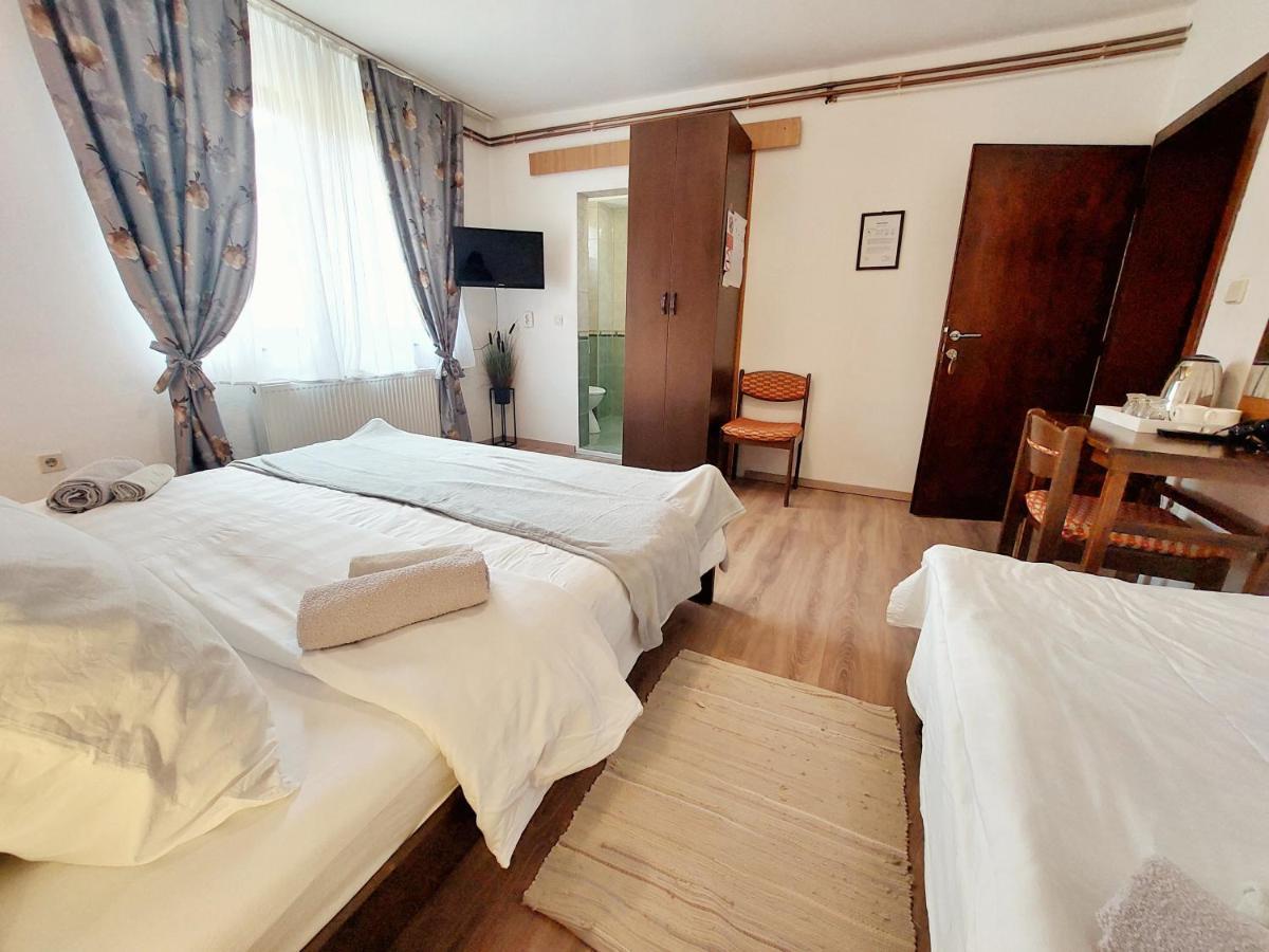 Lazy Bear Hotel Йезерце Екстериор снимка