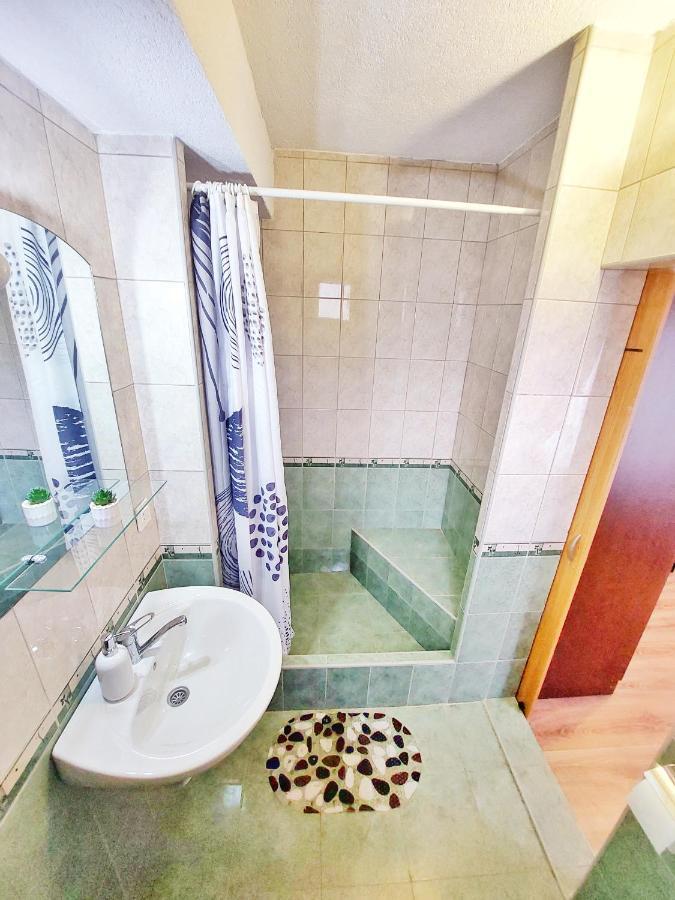 Lazy Bear Hotel Йезерце Екстериор снимка