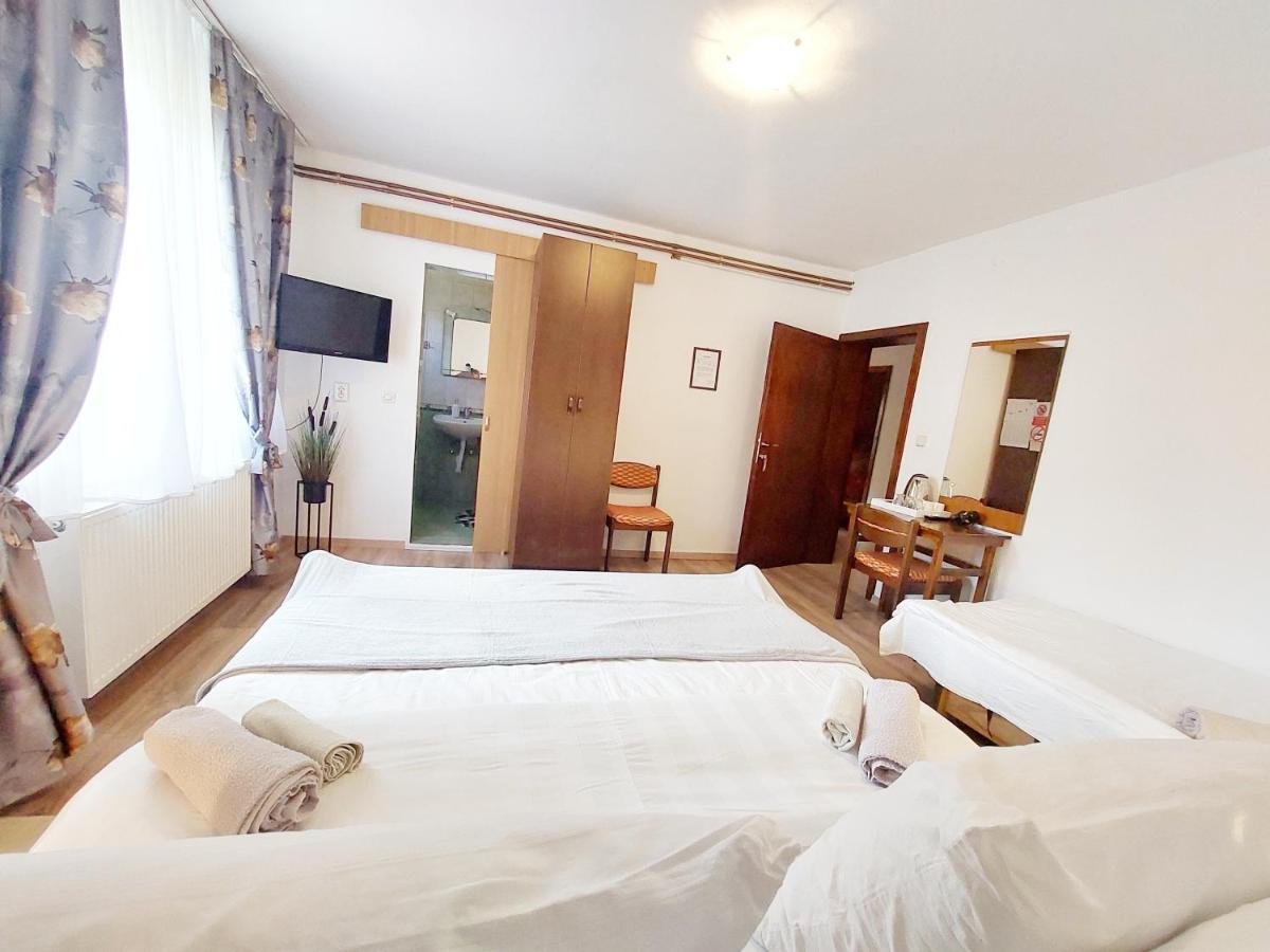 Lazy Bear Hotel Йезерце Екстериор снимка
