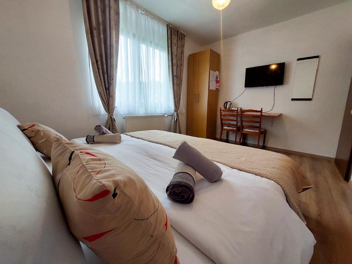 Lazy Bear Hotel Йезерце Екстериор снимка
