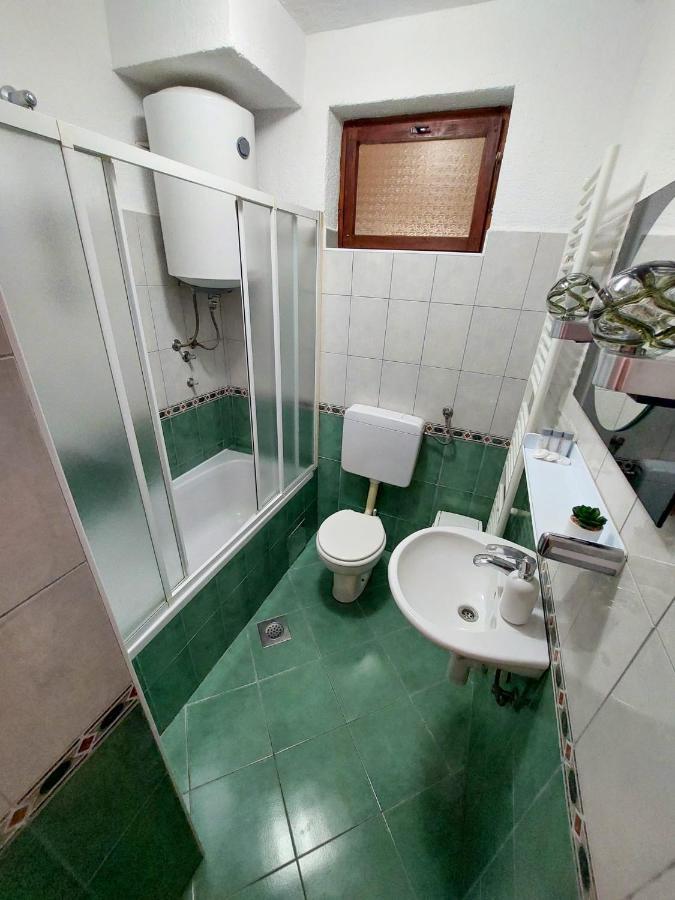 Lazy Bear Hotel Йезерце Екстериор снимка