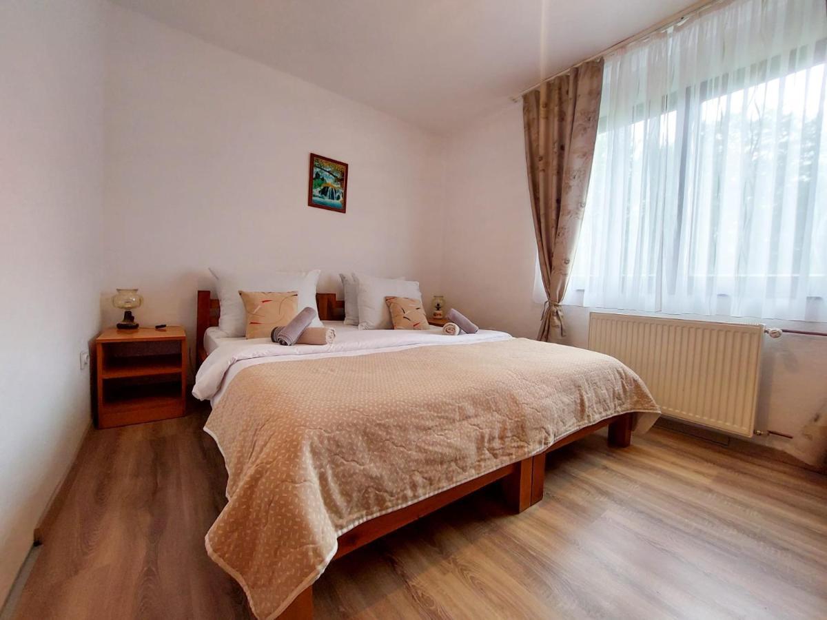 Lazy Bear Hotel Йезерце Екстериор снимка